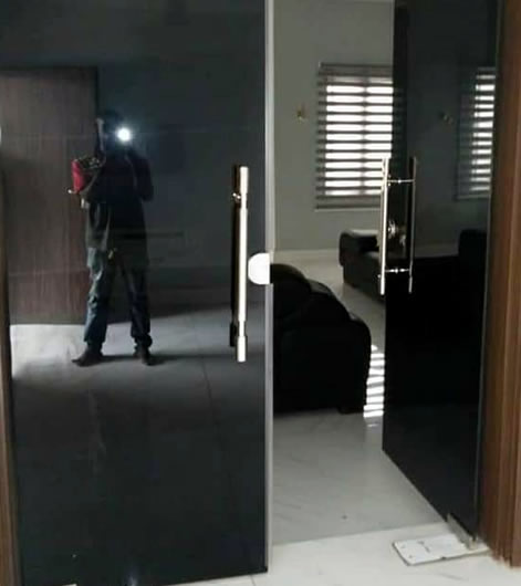 10mm Tempered Glass Swing Door