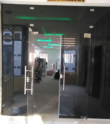10mm Tempered Glass Swing Door